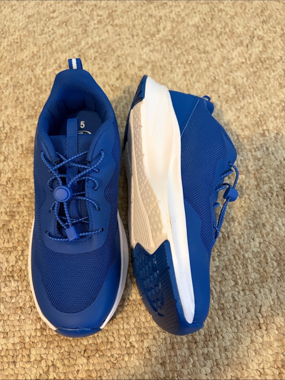 Like new boys sneakers - size 5 - Picture 1 of 3